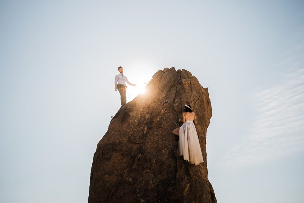 The bride climbs up to the groom.